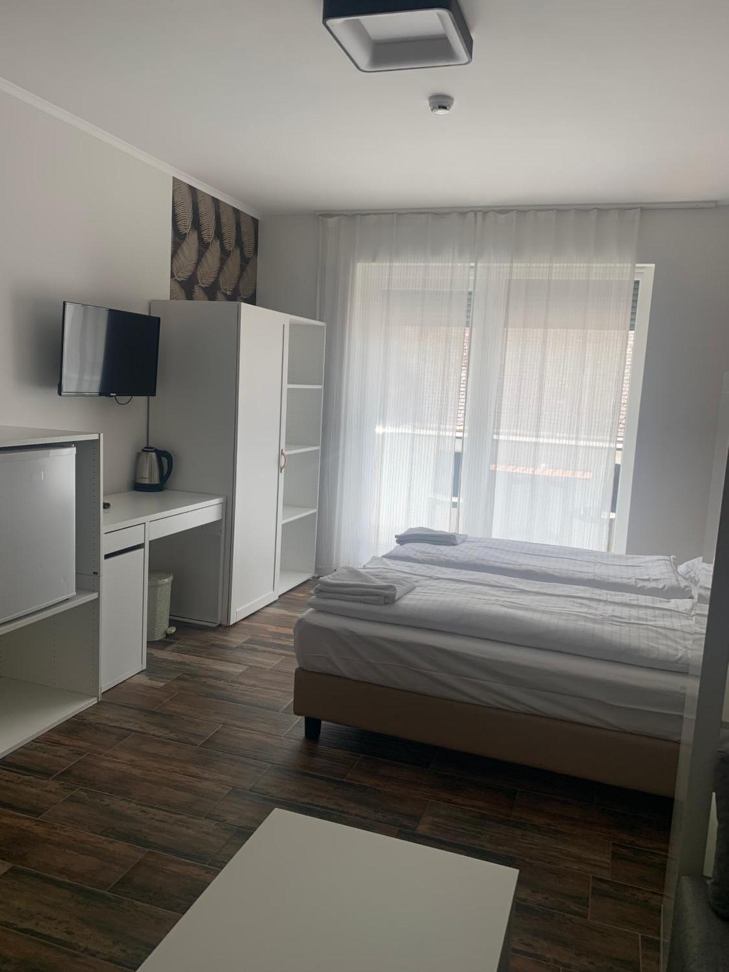 City Panzio Balatonlelle Exterior photo
