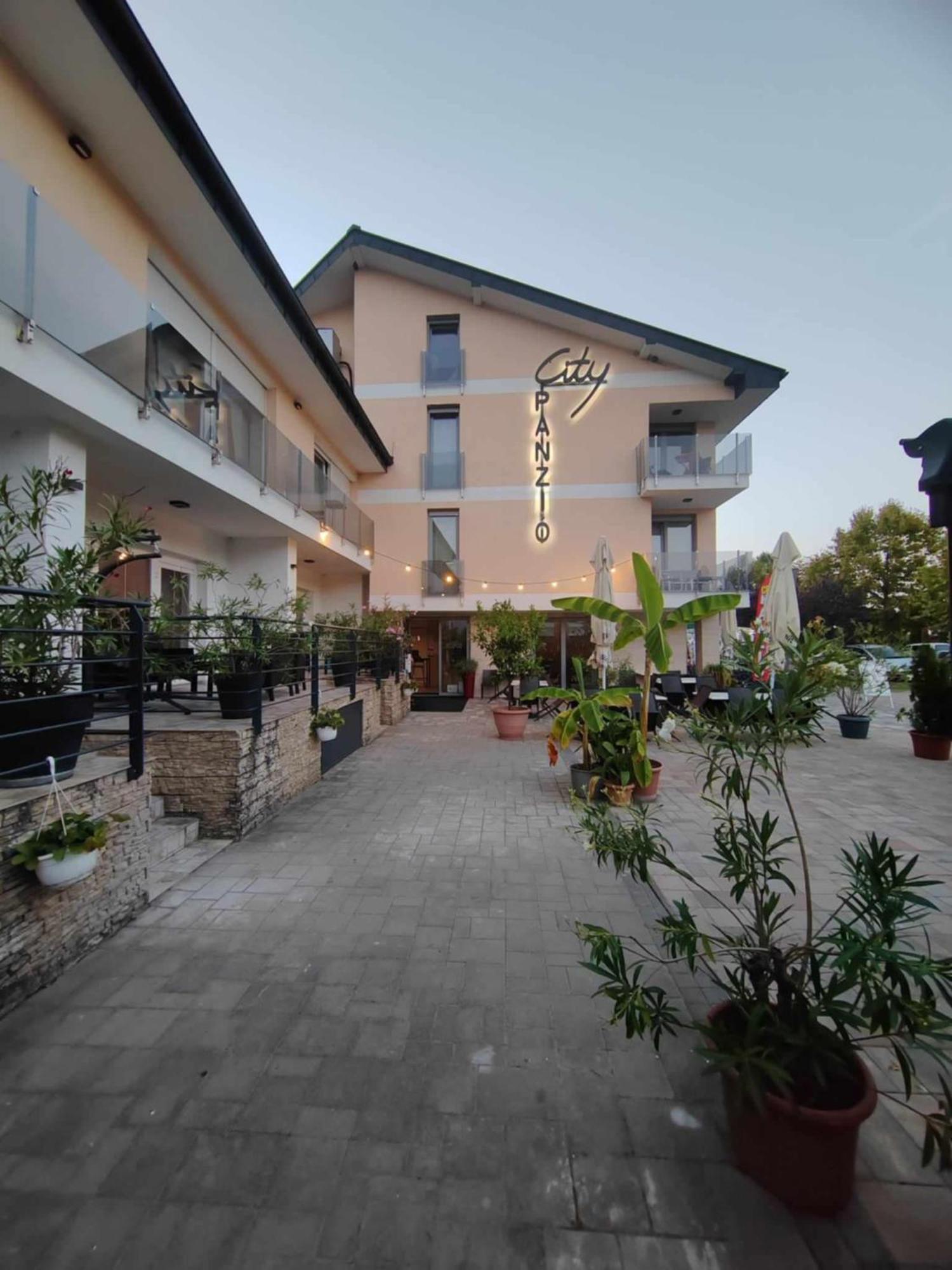 City Panzio Balatonlelle Exterior photo